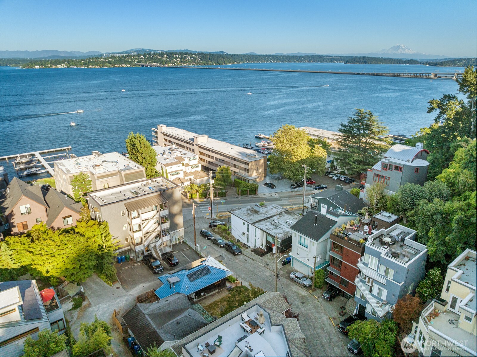 3522 S Leschi Place