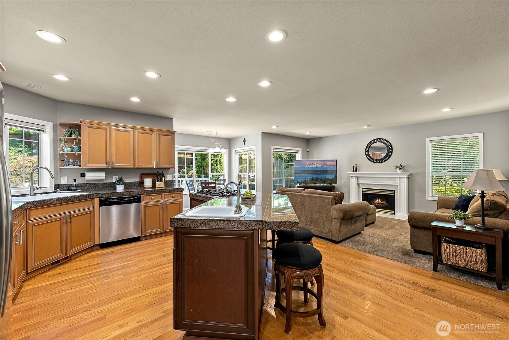 1811 Crystal Lane Loop SE