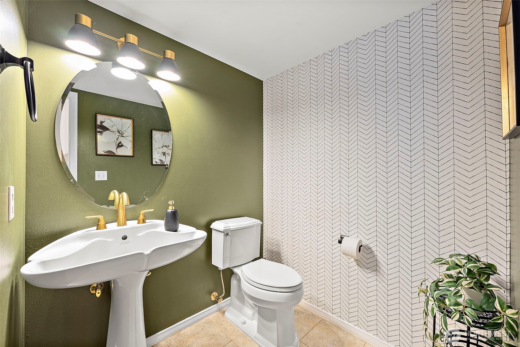 1811 Crystal Lane Loop SE