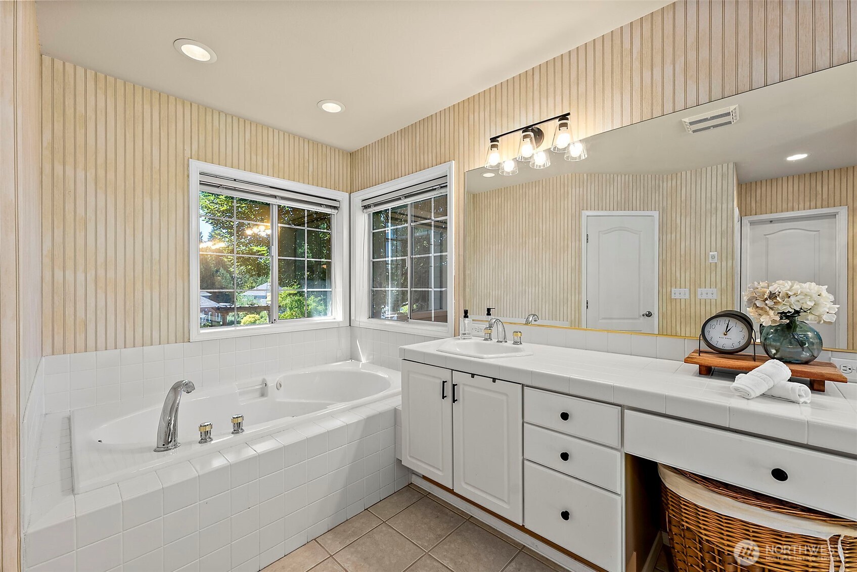 1811 Crystal Lane Loop SE