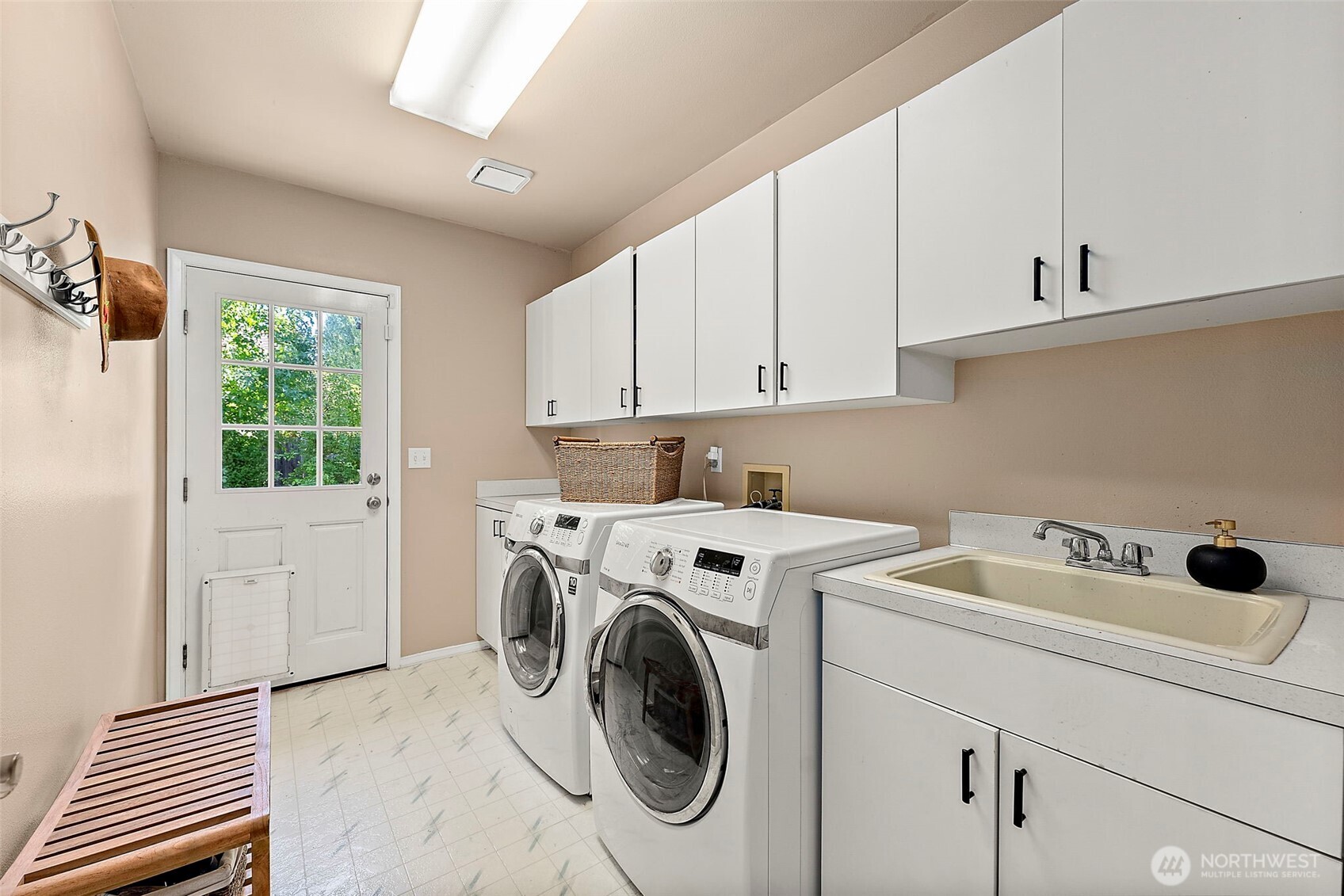 1811 Crystal Lane Loop SE