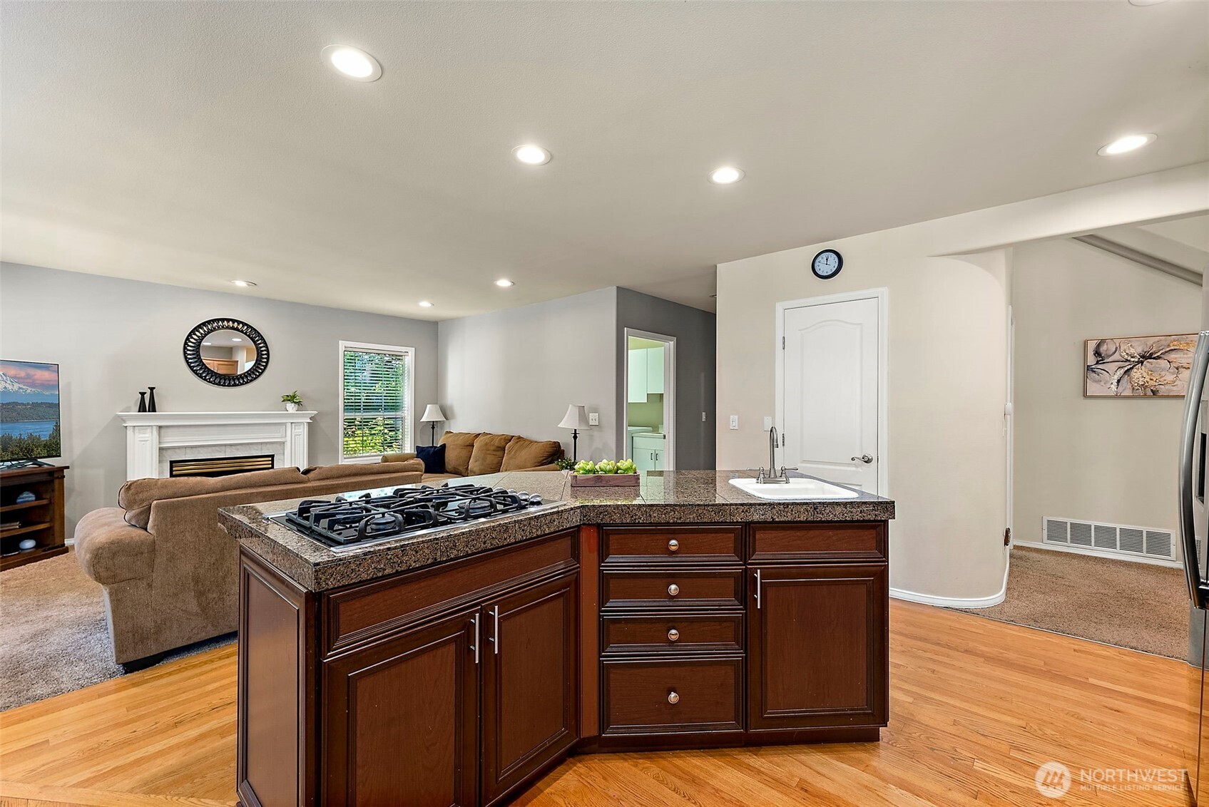 1811 Crystal Lane Loop SE