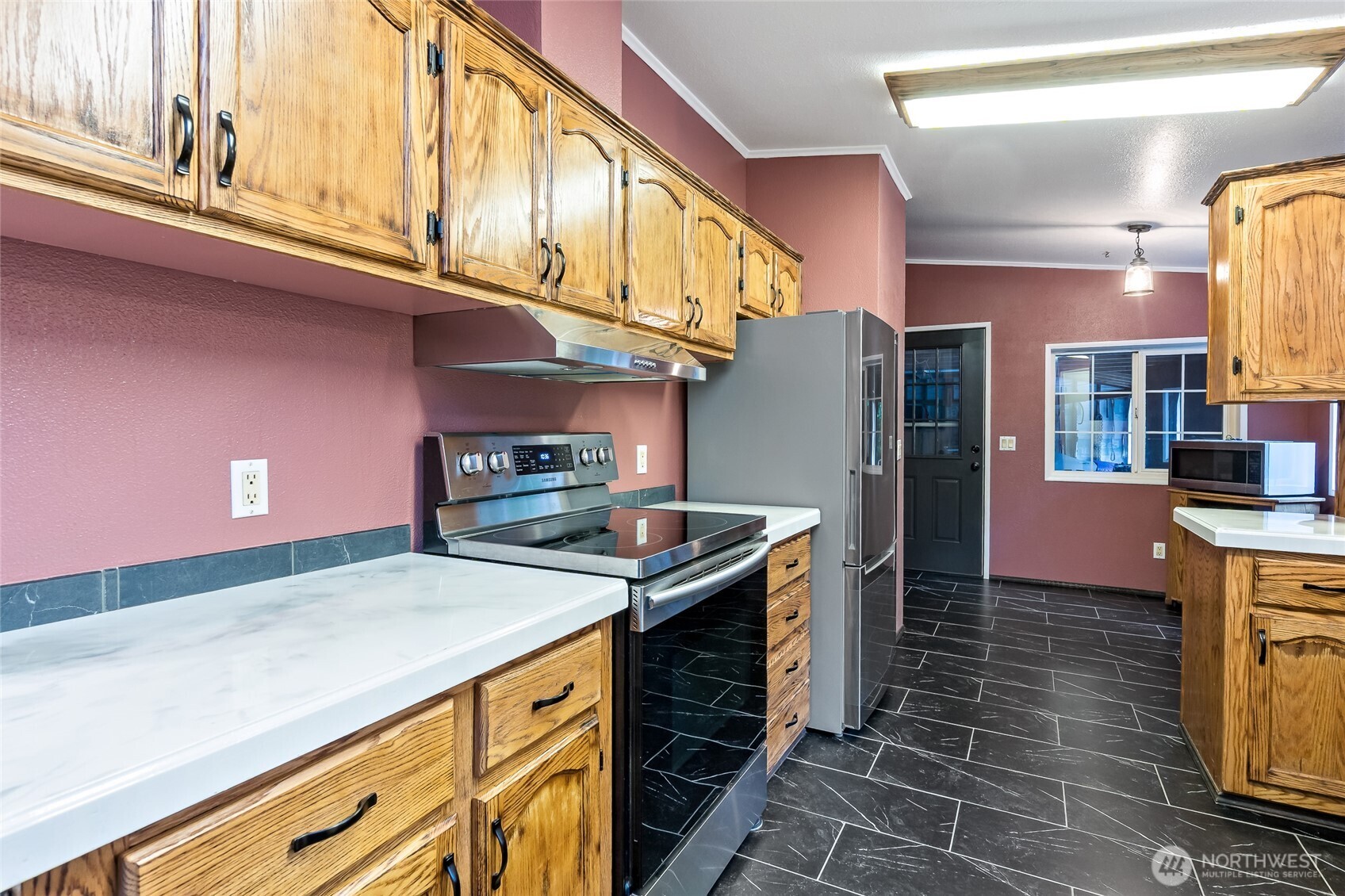 1614 284th Street E