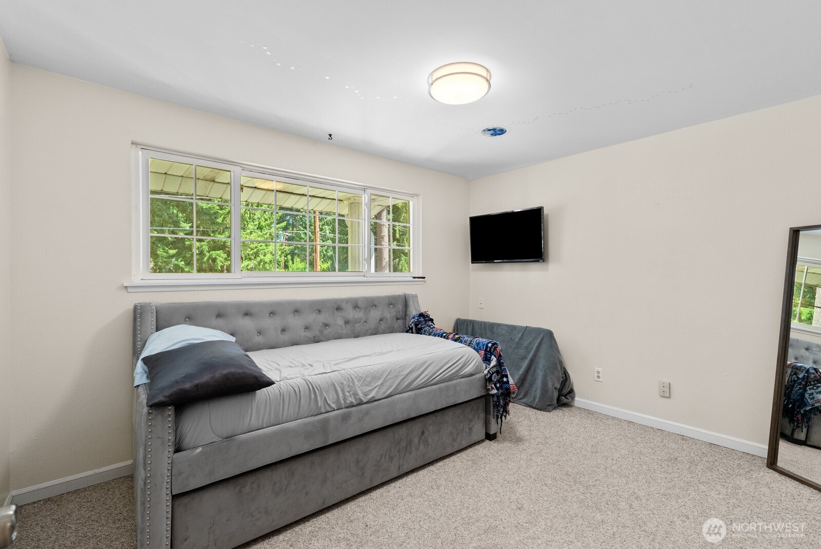 10910 149th Street E