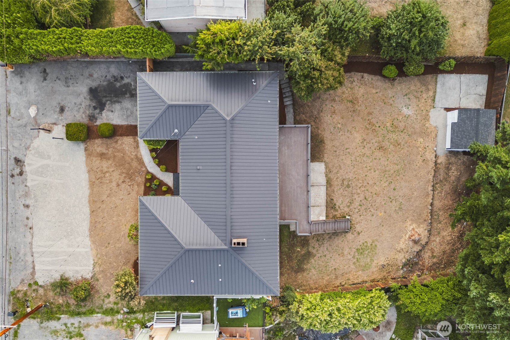 1121 E Guiberson Street