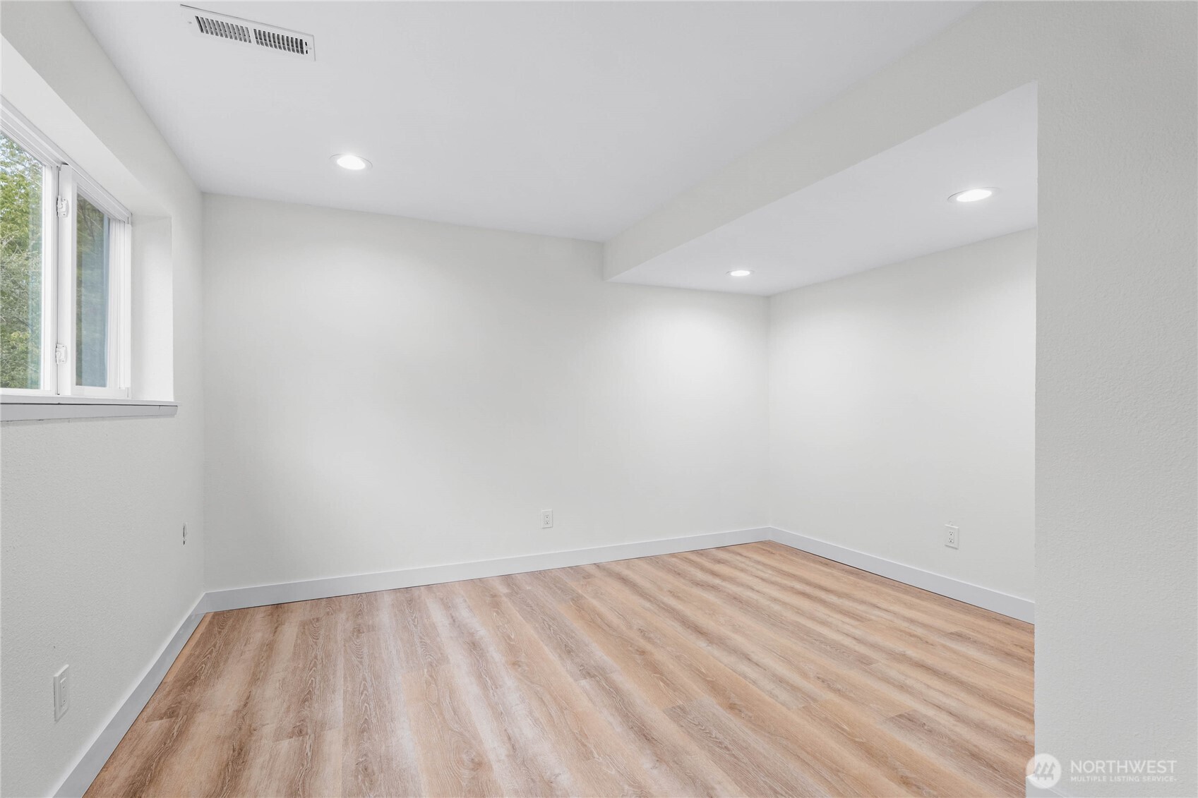 1121 E Guiberson Street