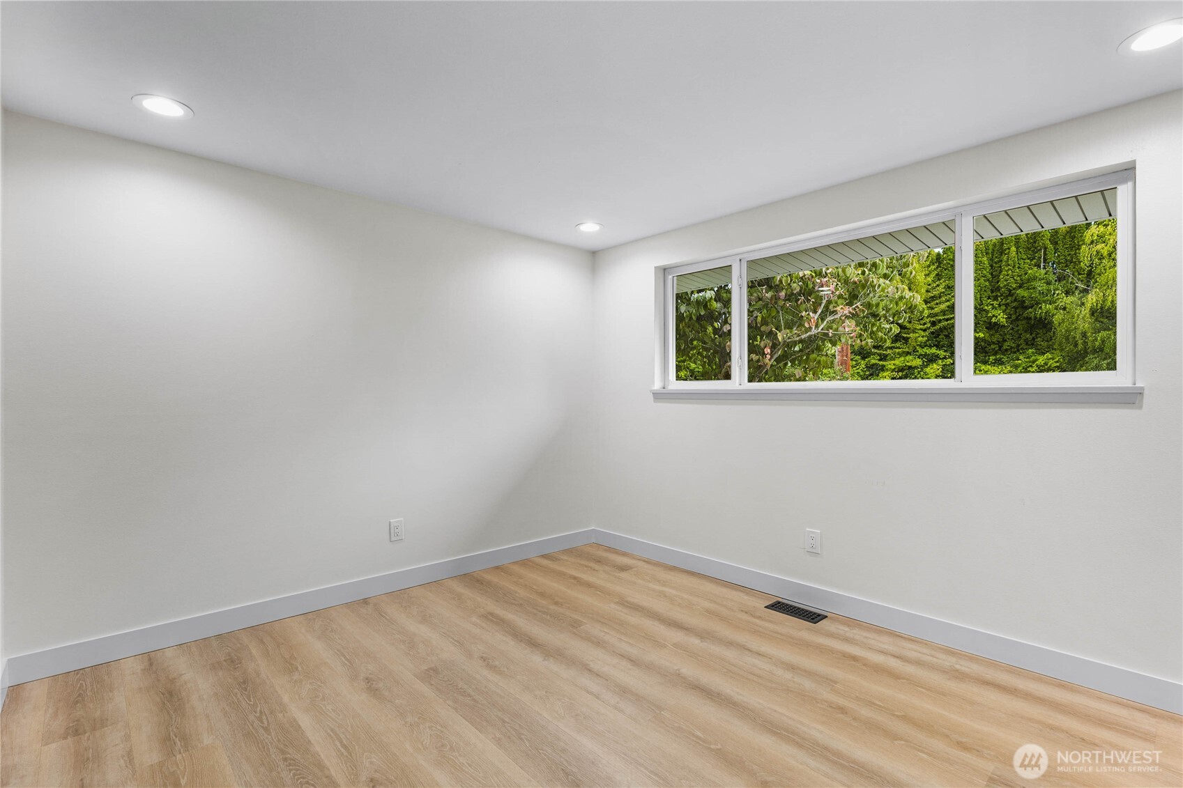 1121 E Guiberson Street