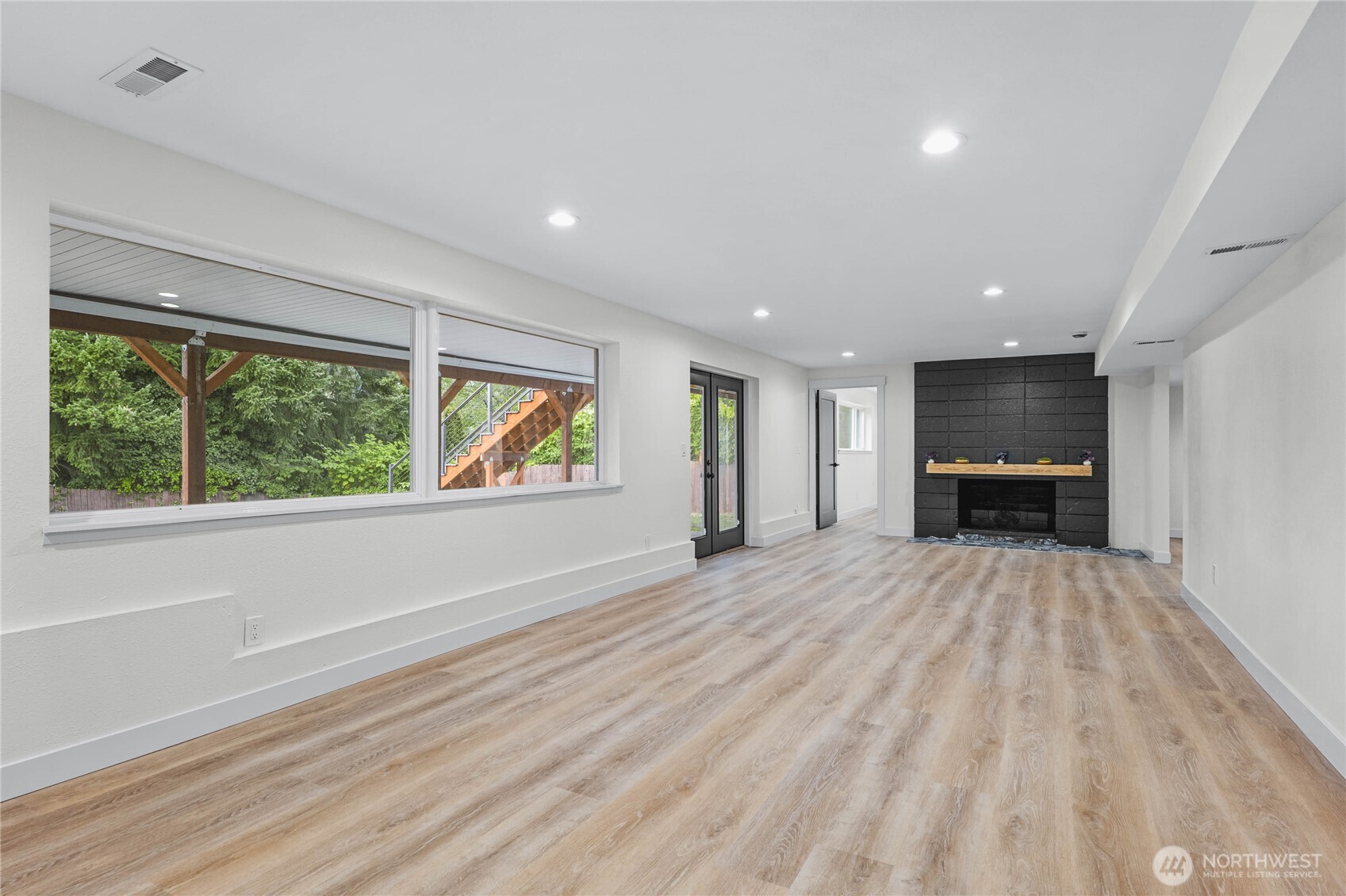 1121 E Guiberson Street