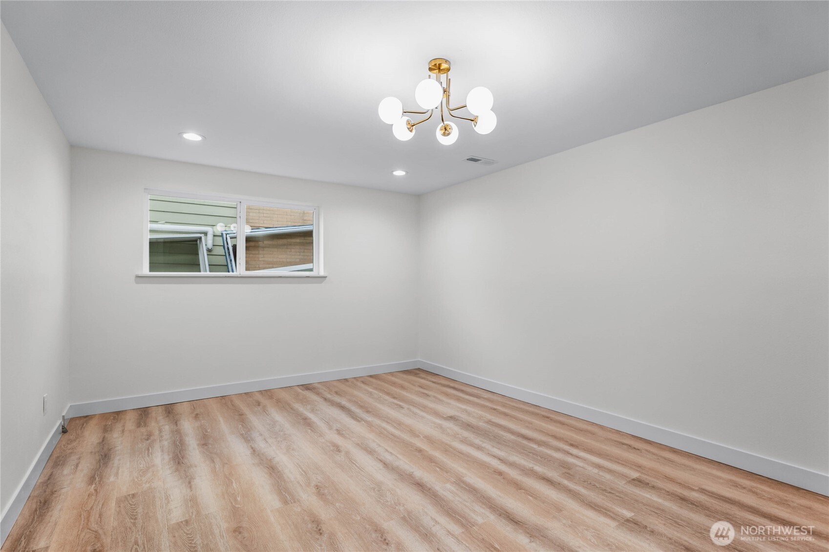 1121 E Guiberson Street