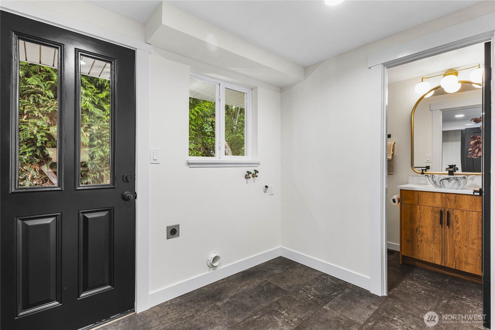 1121 E Guiberson Street