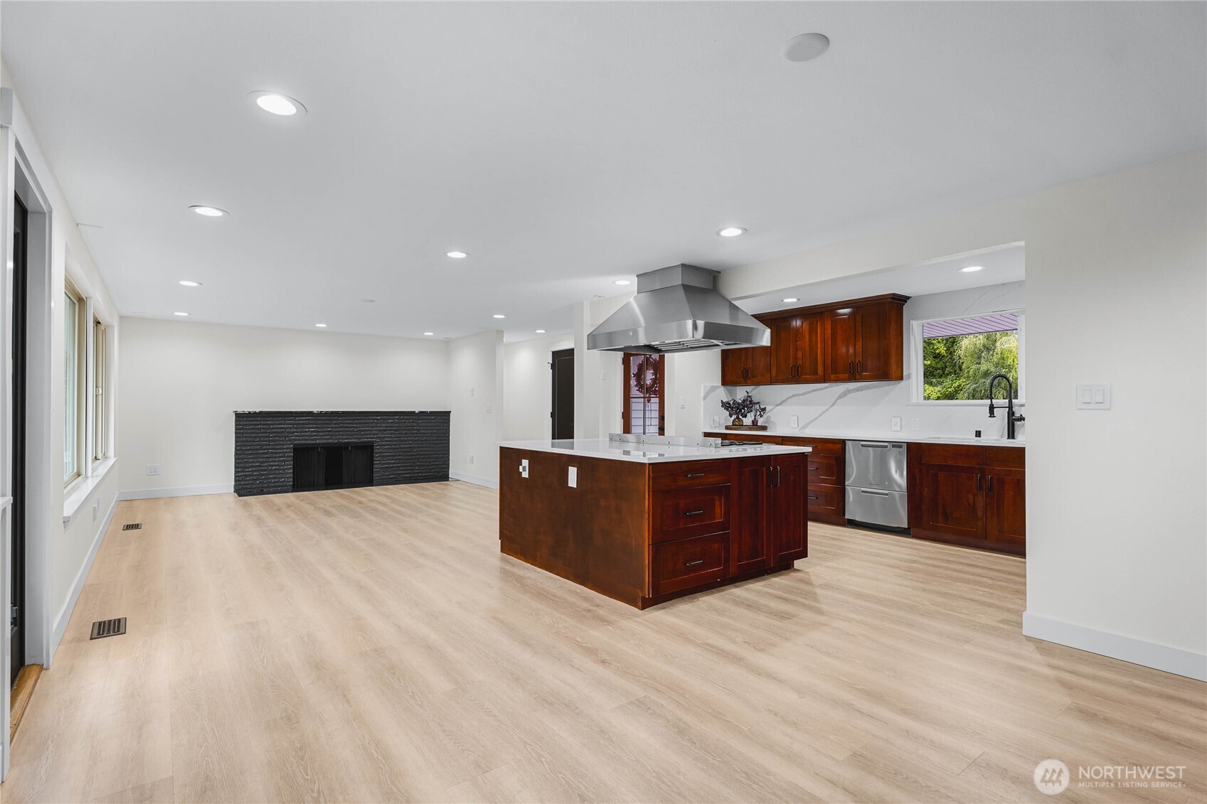 1121 E Guiberson Street