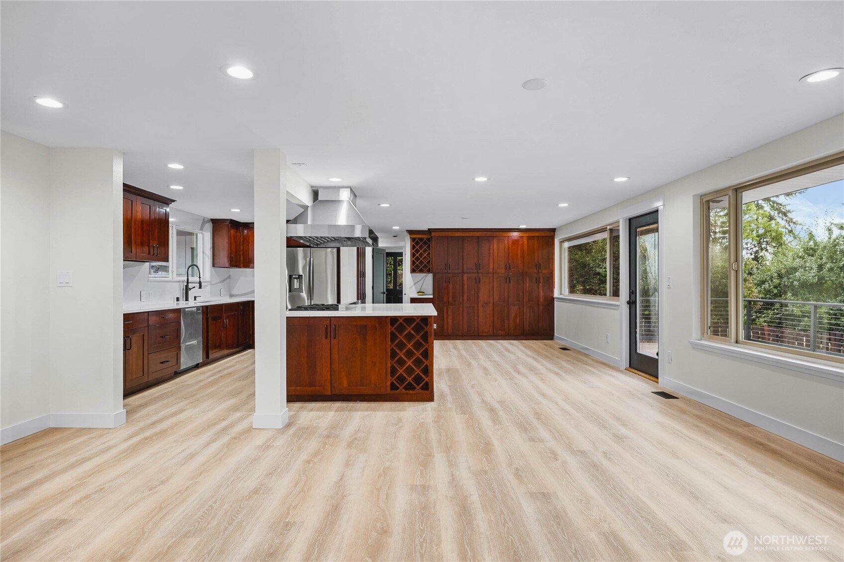 1121 E Guiberson Street