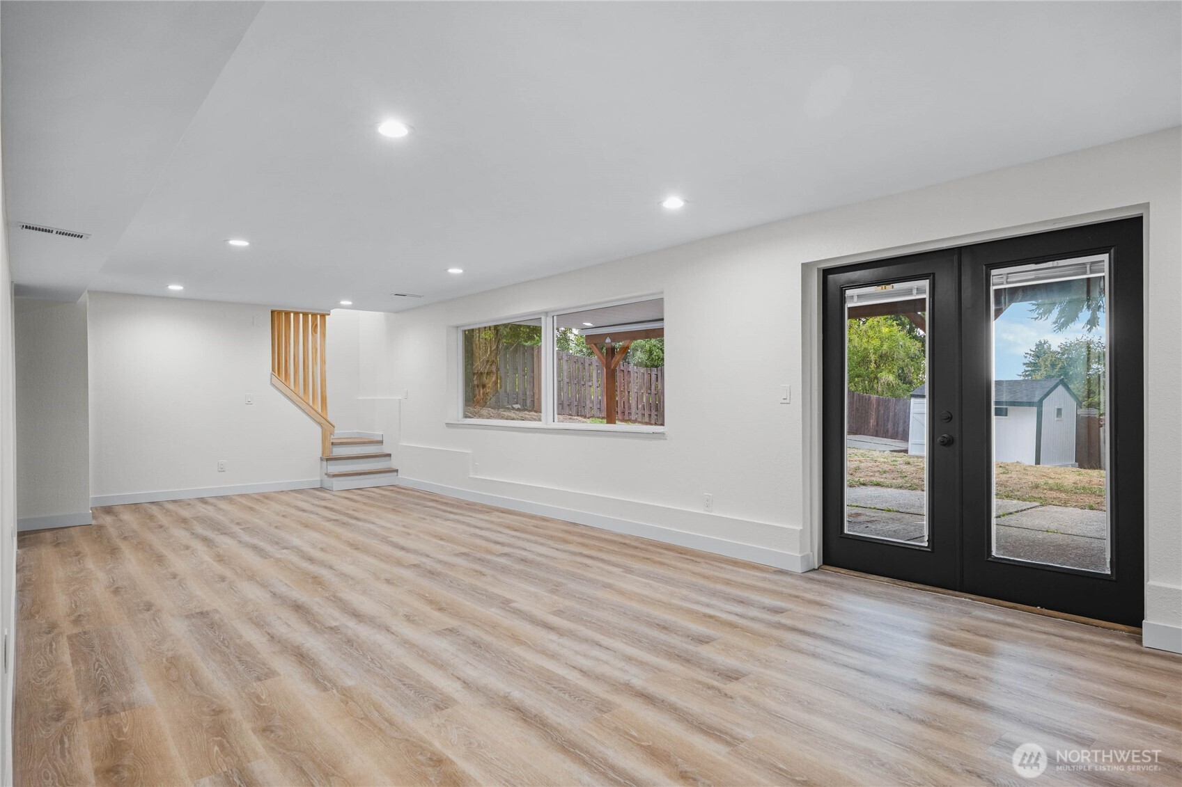 1121 E Guiberson Street