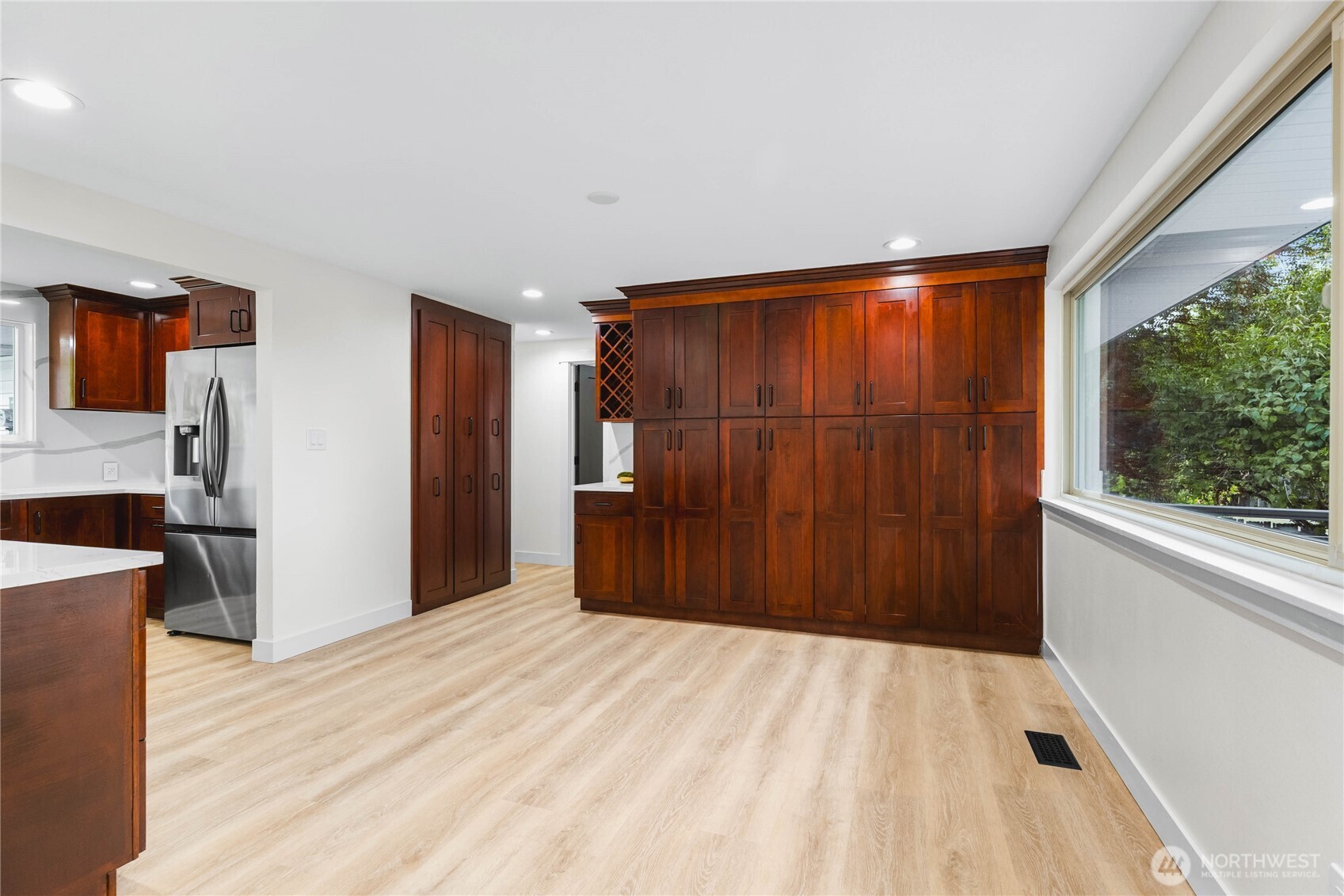 1121 E Guiberson Street