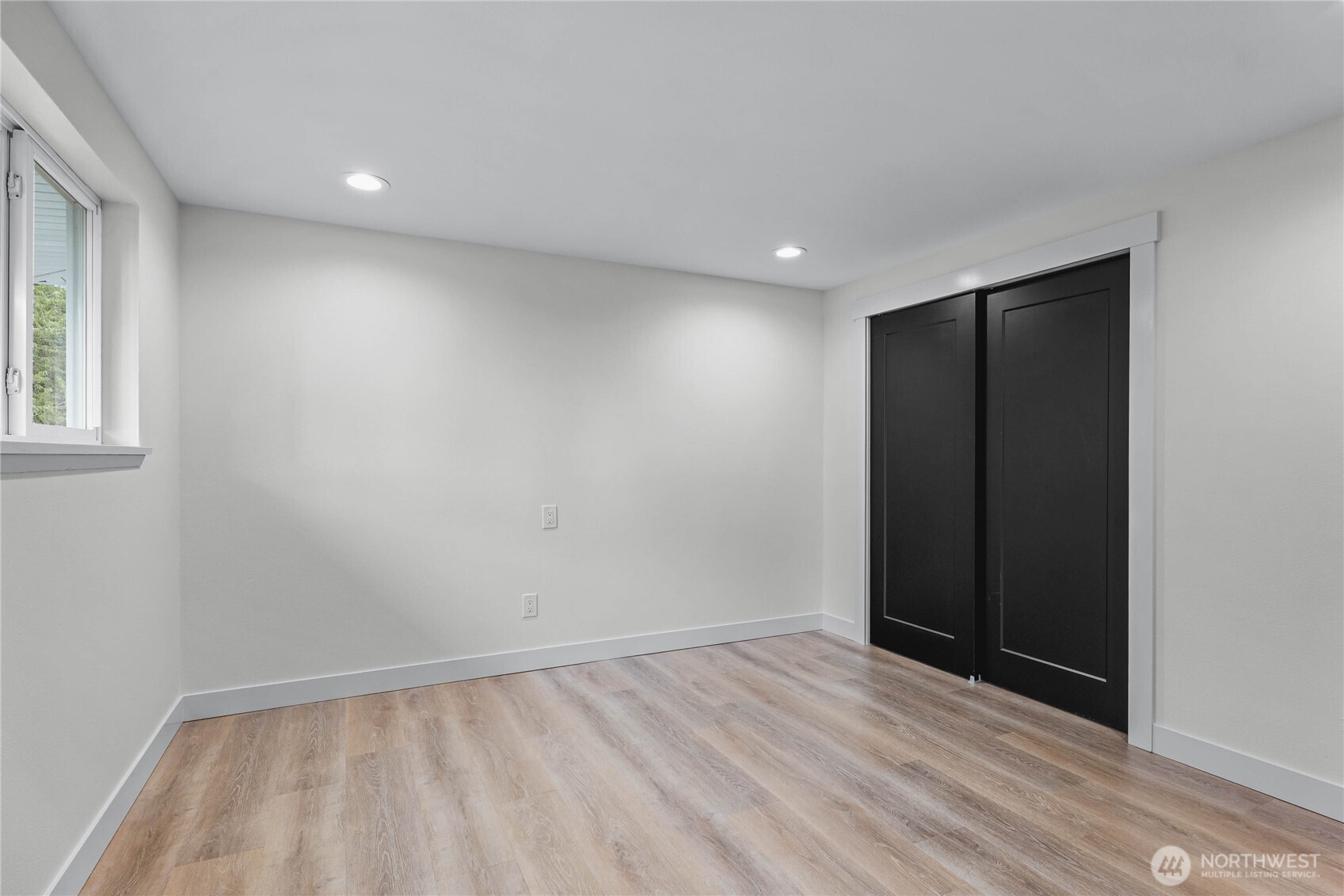 1121 E Guiberson Street