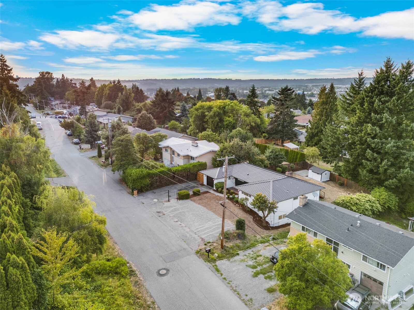 1121 E Guiberson Street