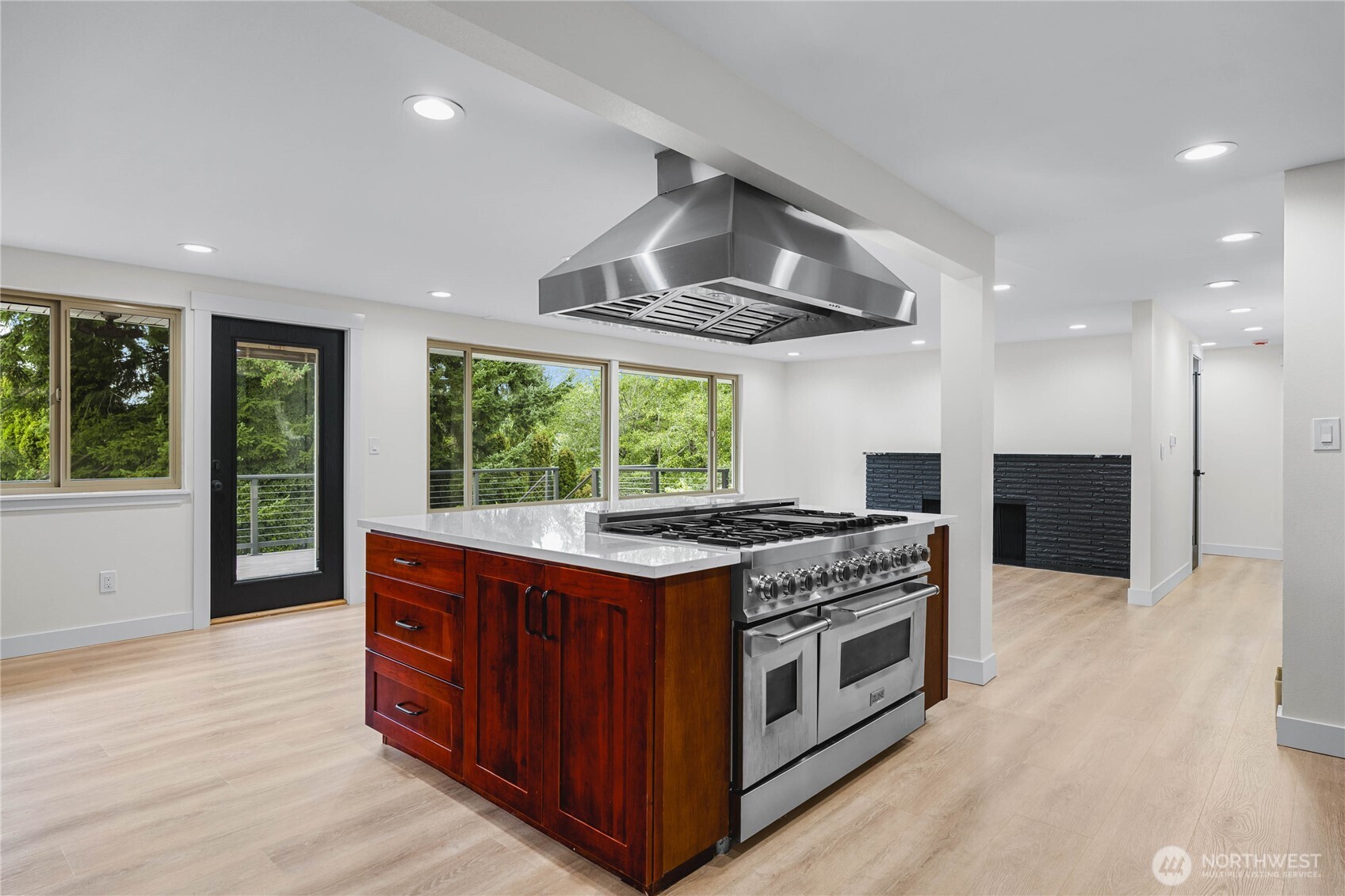 1121 E Guiberson Street