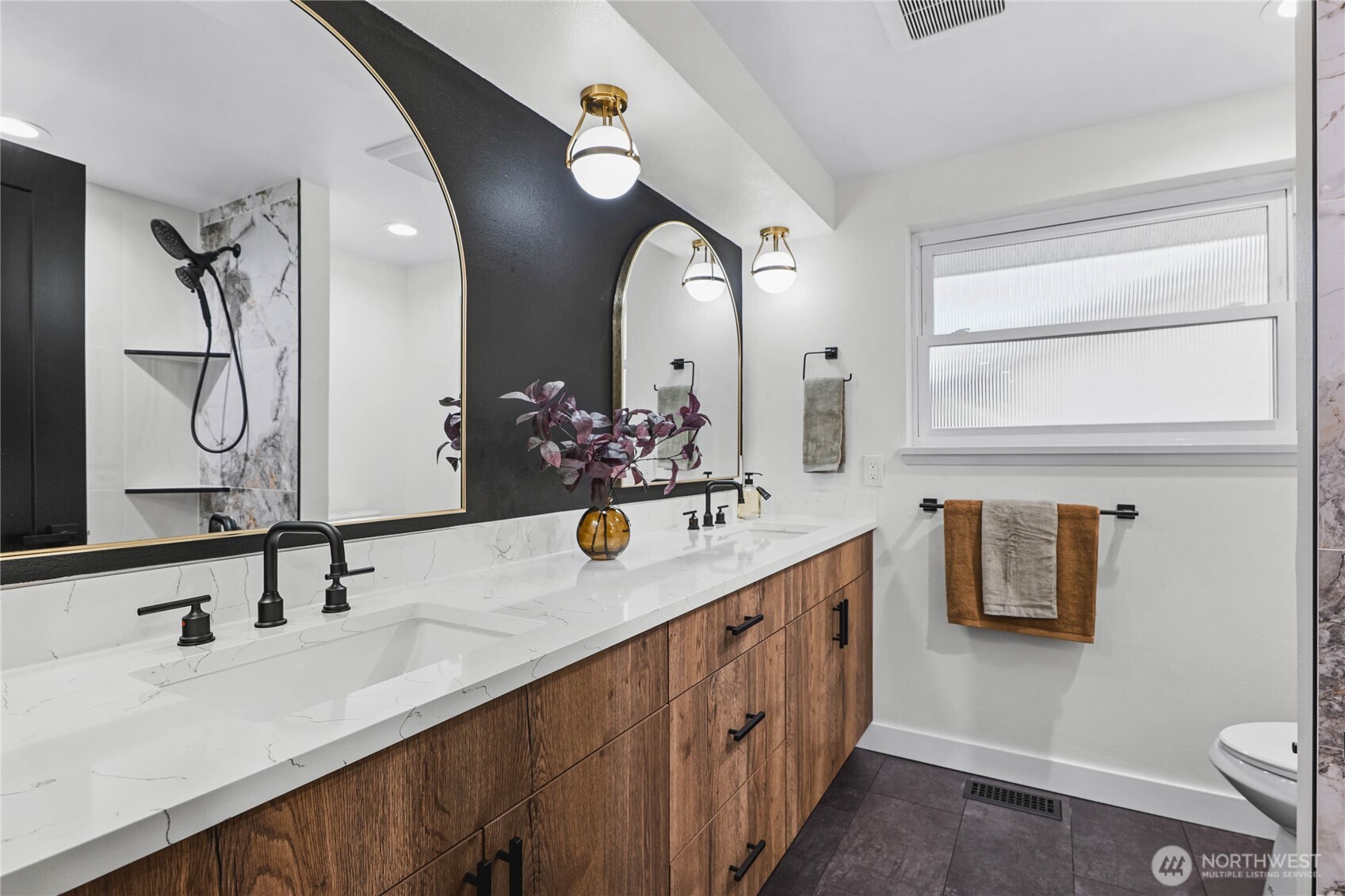 1121 E Guiberson Street