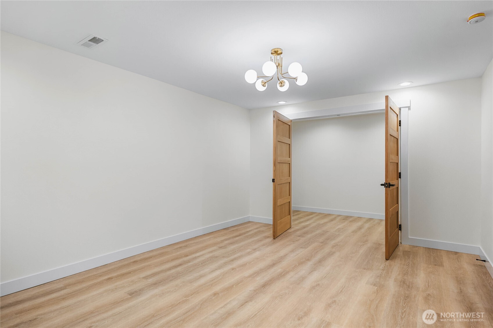 1121 E Guiberson Street