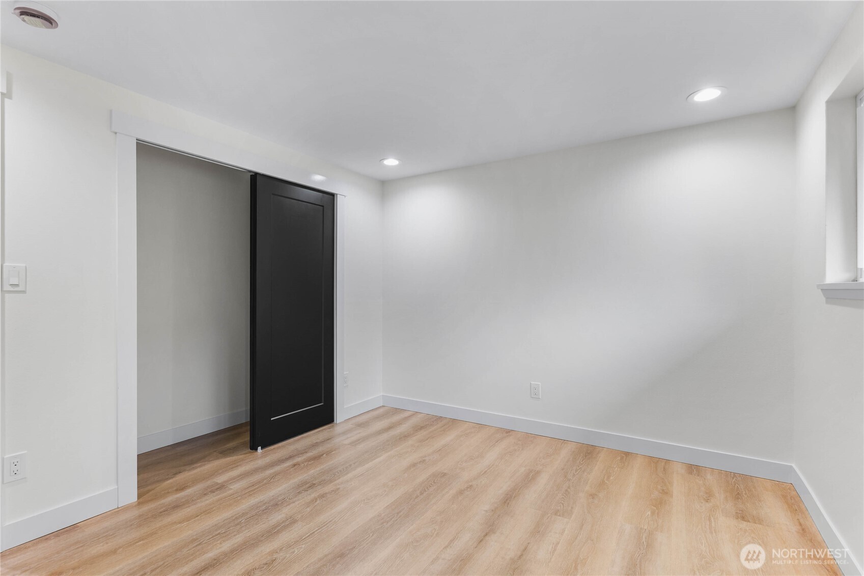 1121 E Guiberson Street