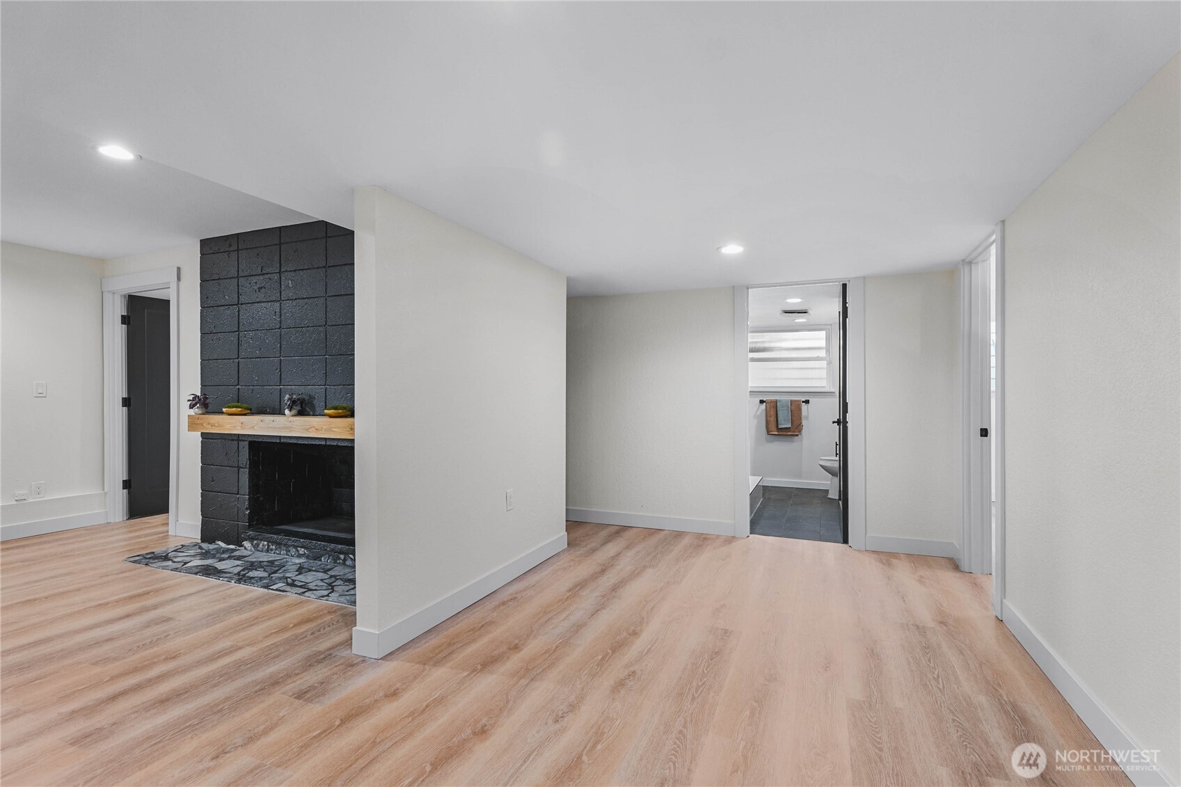 1121 E Guiberson Street