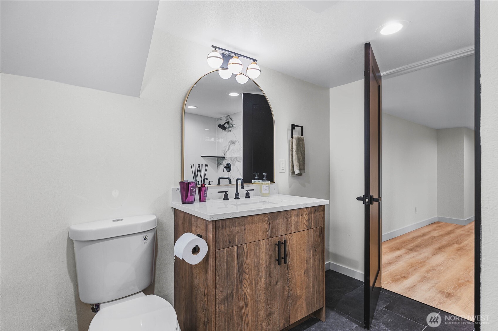 1121 E Guiberson Street