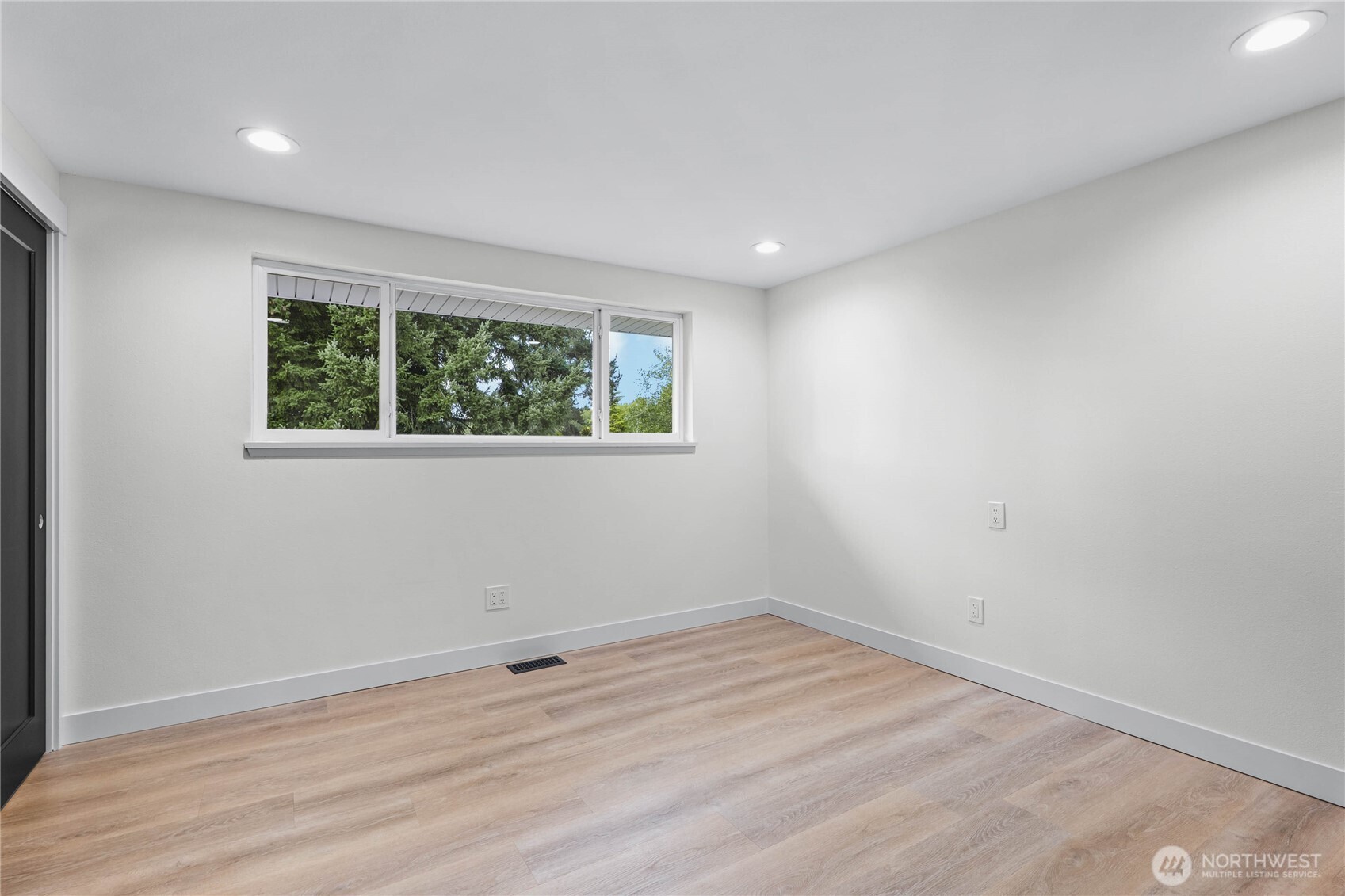 1121 E Guiberson Street