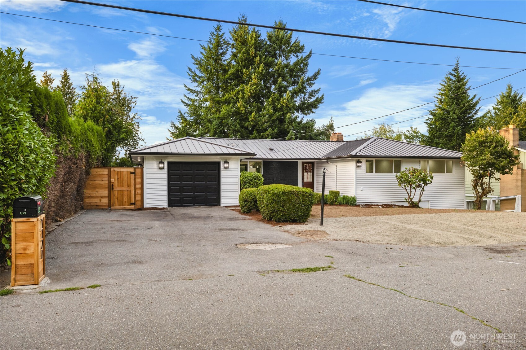 1121 E Guiberson Street