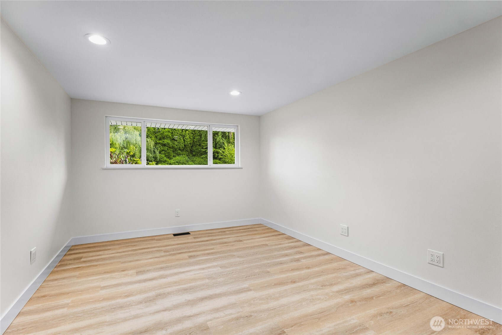 1121 E Guiberson Street