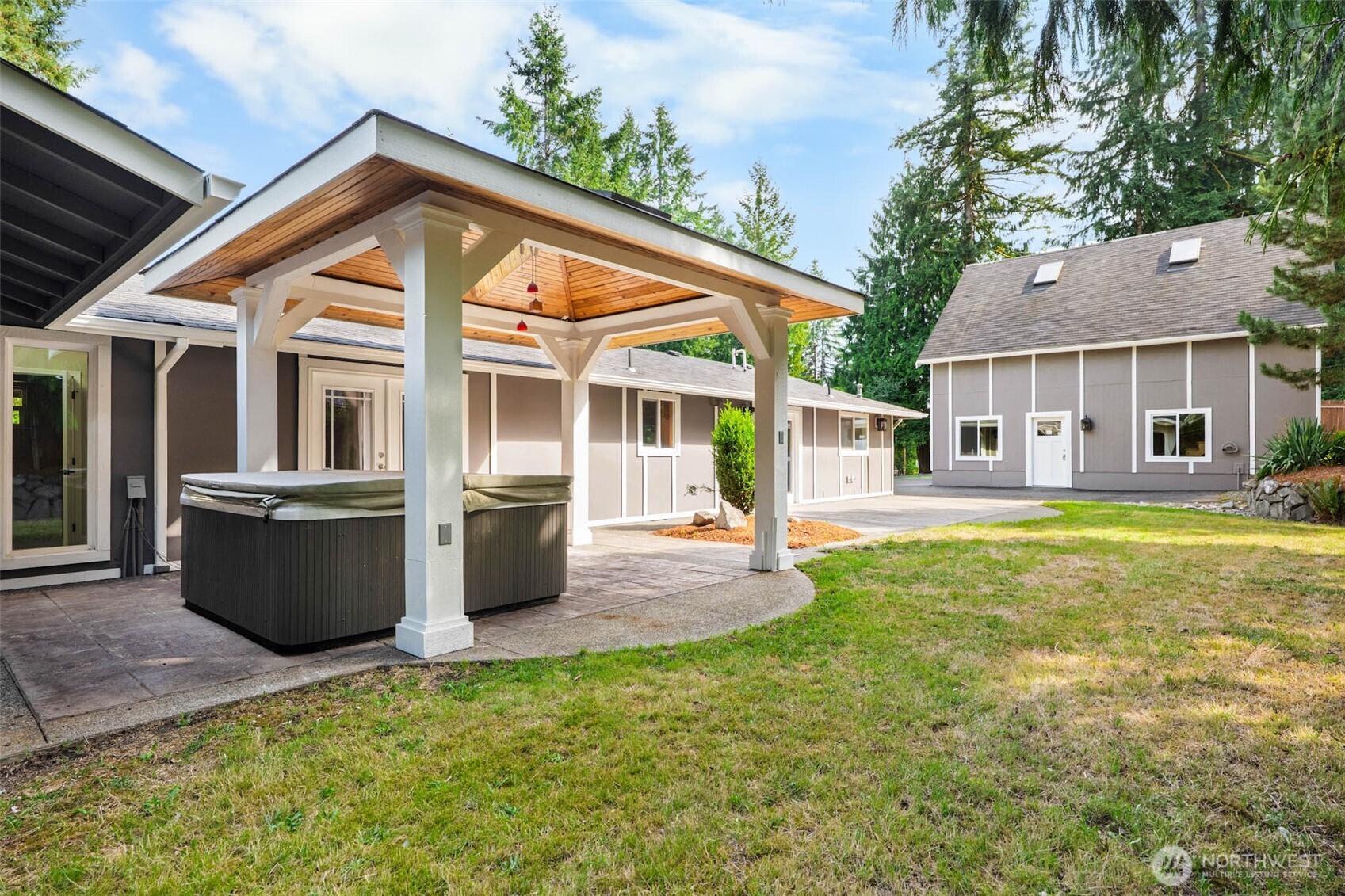 7629 Mazama Street SW