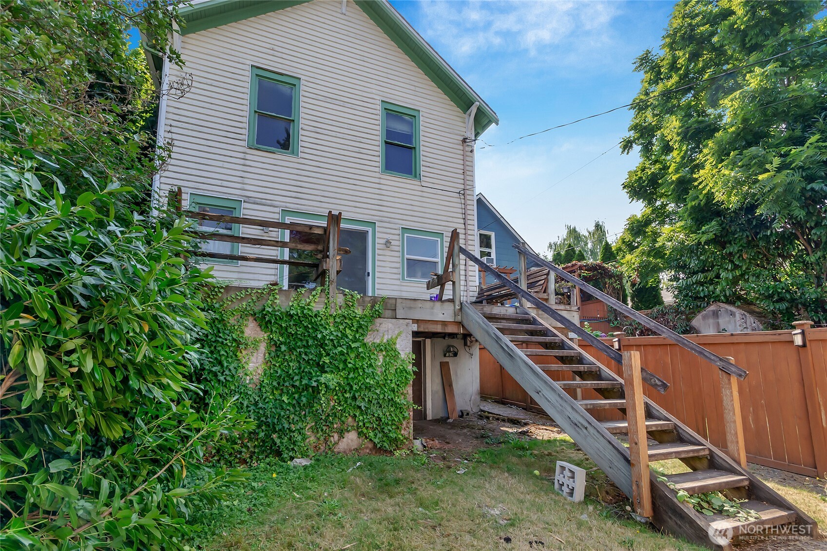 1121 N M Street