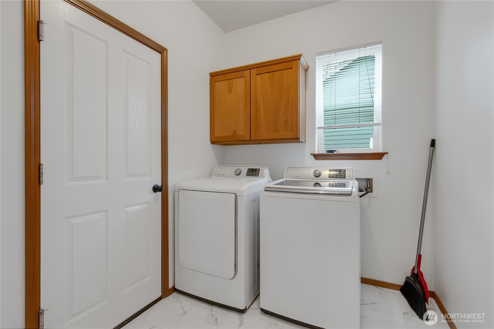 854 Center Street W