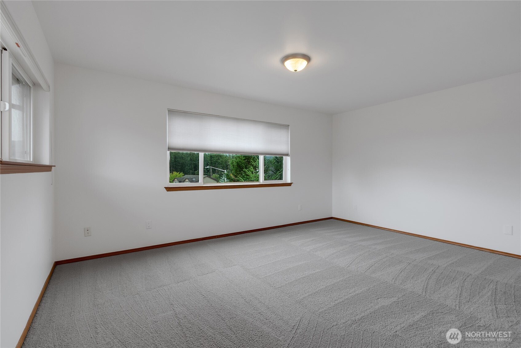 854 Center Street W