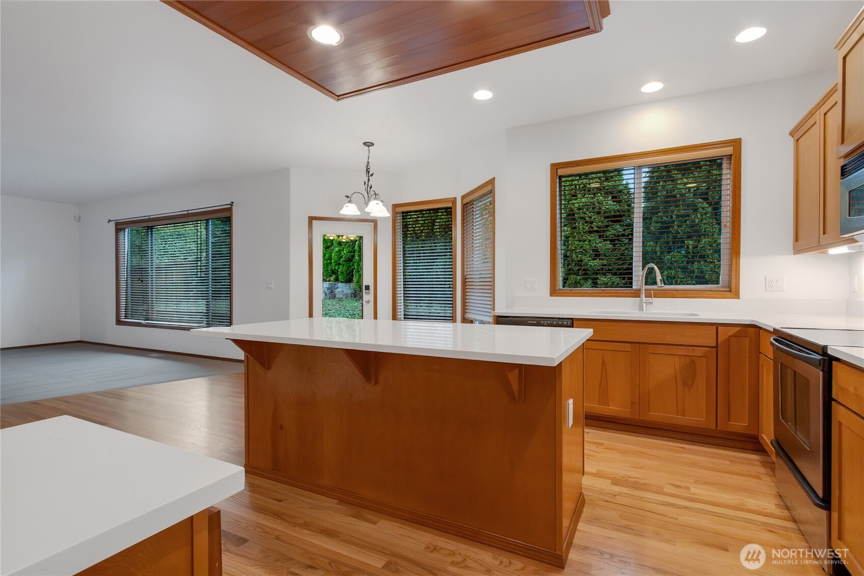 854 Center Street W