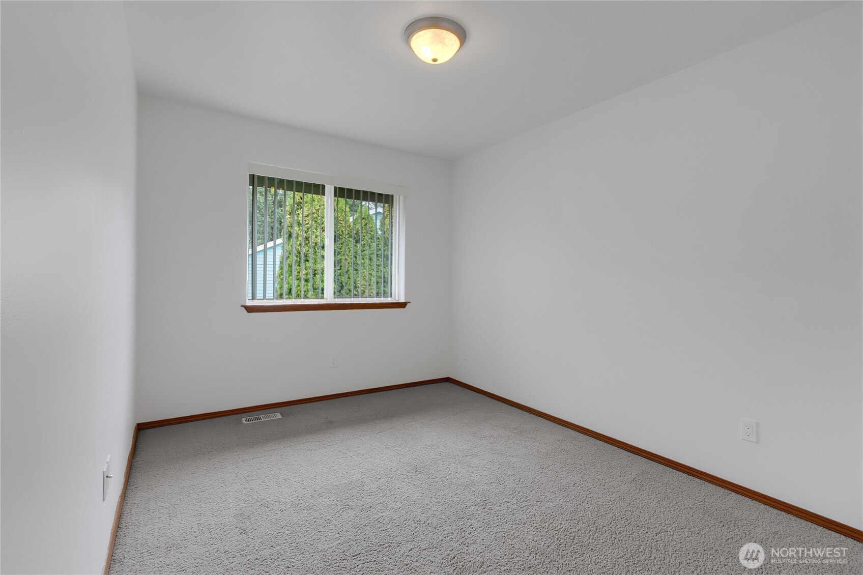 854 Center Street W