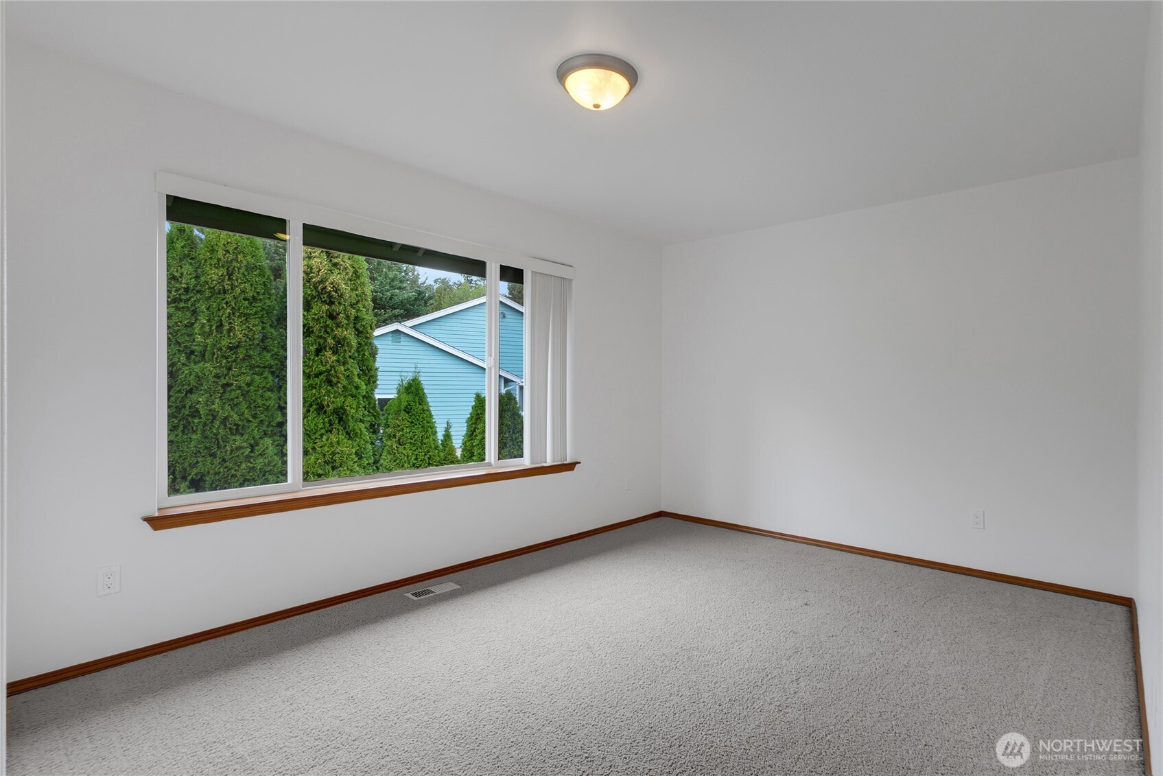 854 Center Street W