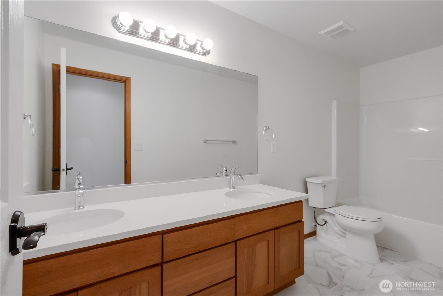 854 Center Street W