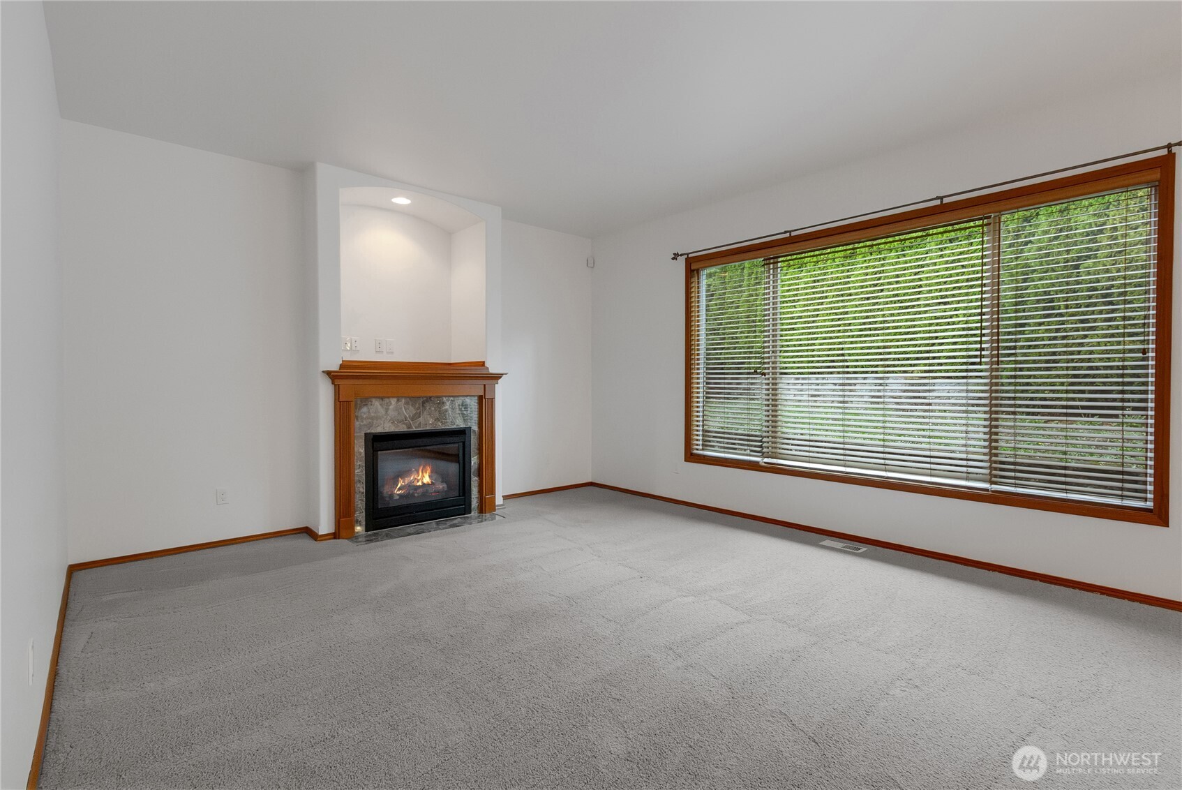 854 Center Street W