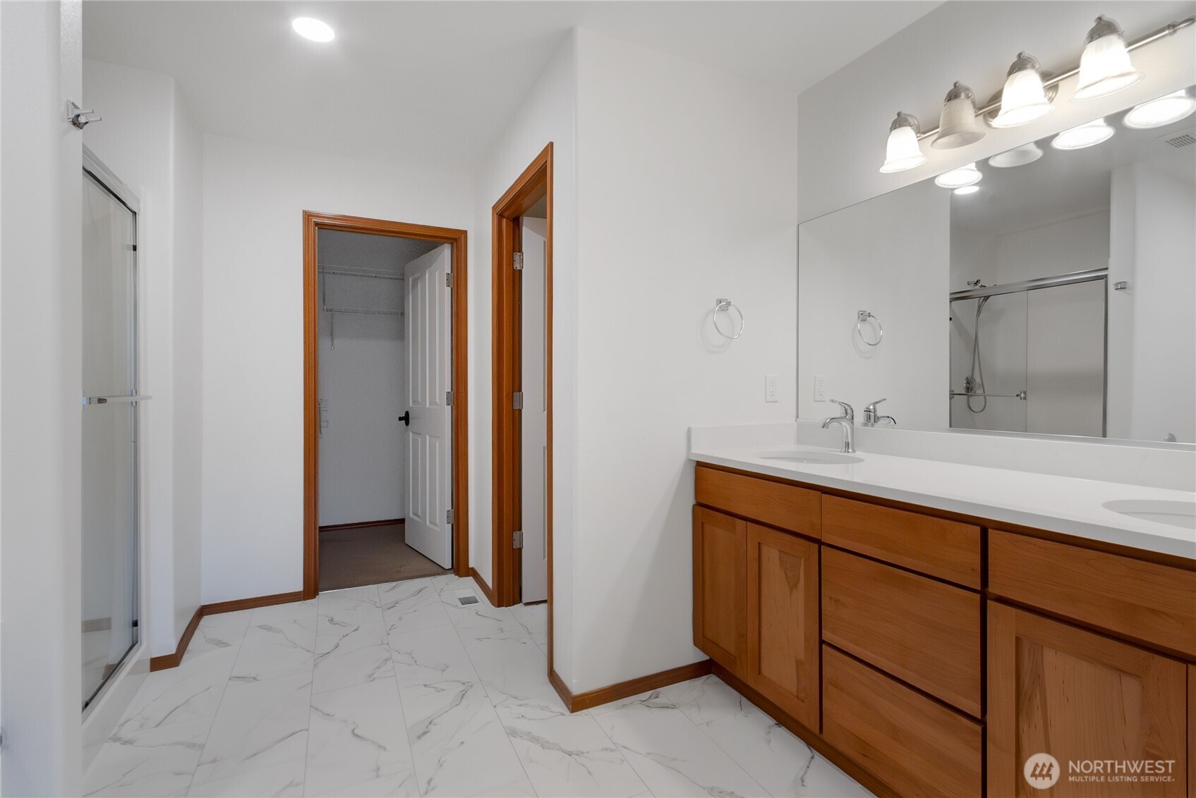 854 Center Street W