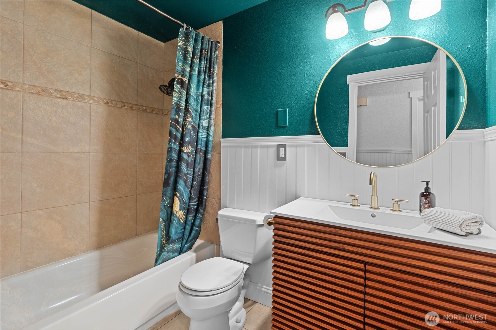 2507 Crater Lake Court