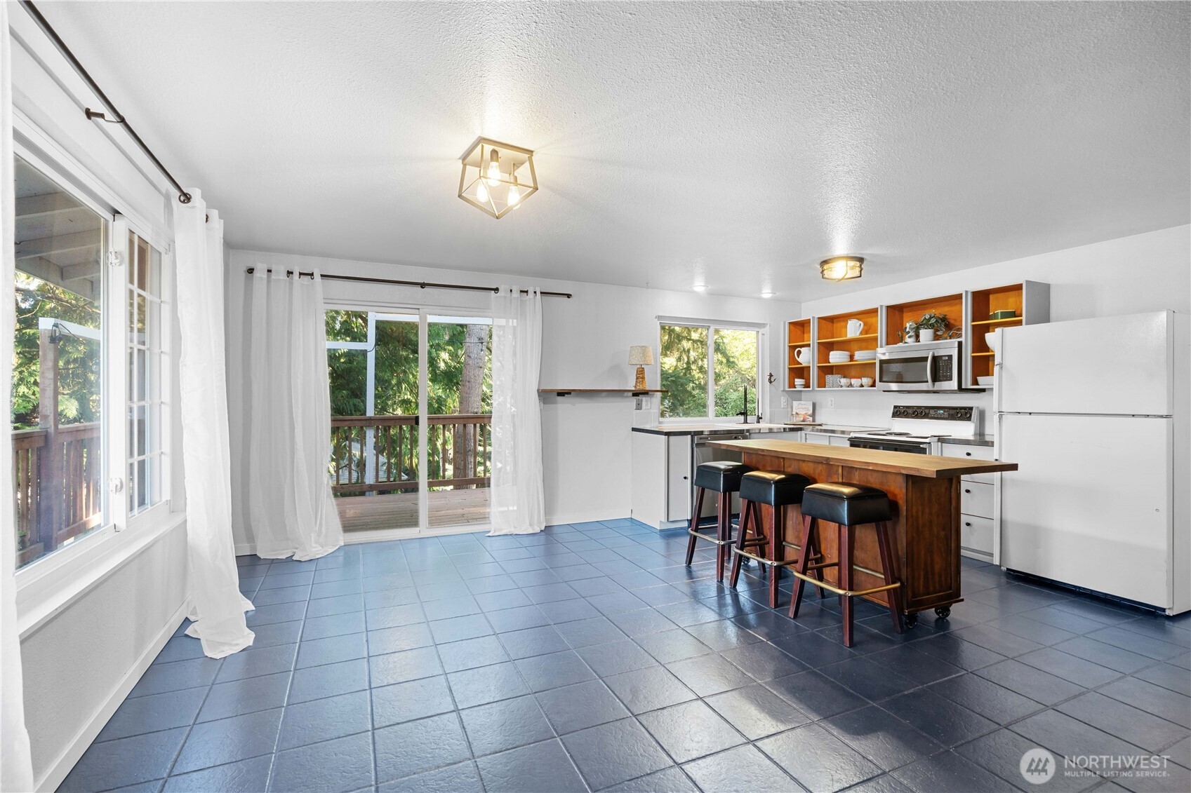 2507 Crater Lake Court