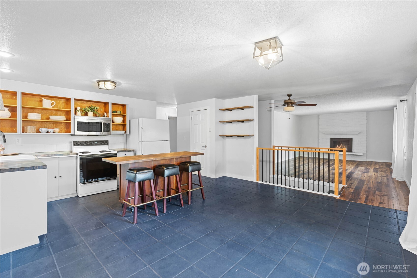 2507 Crater Lake Court