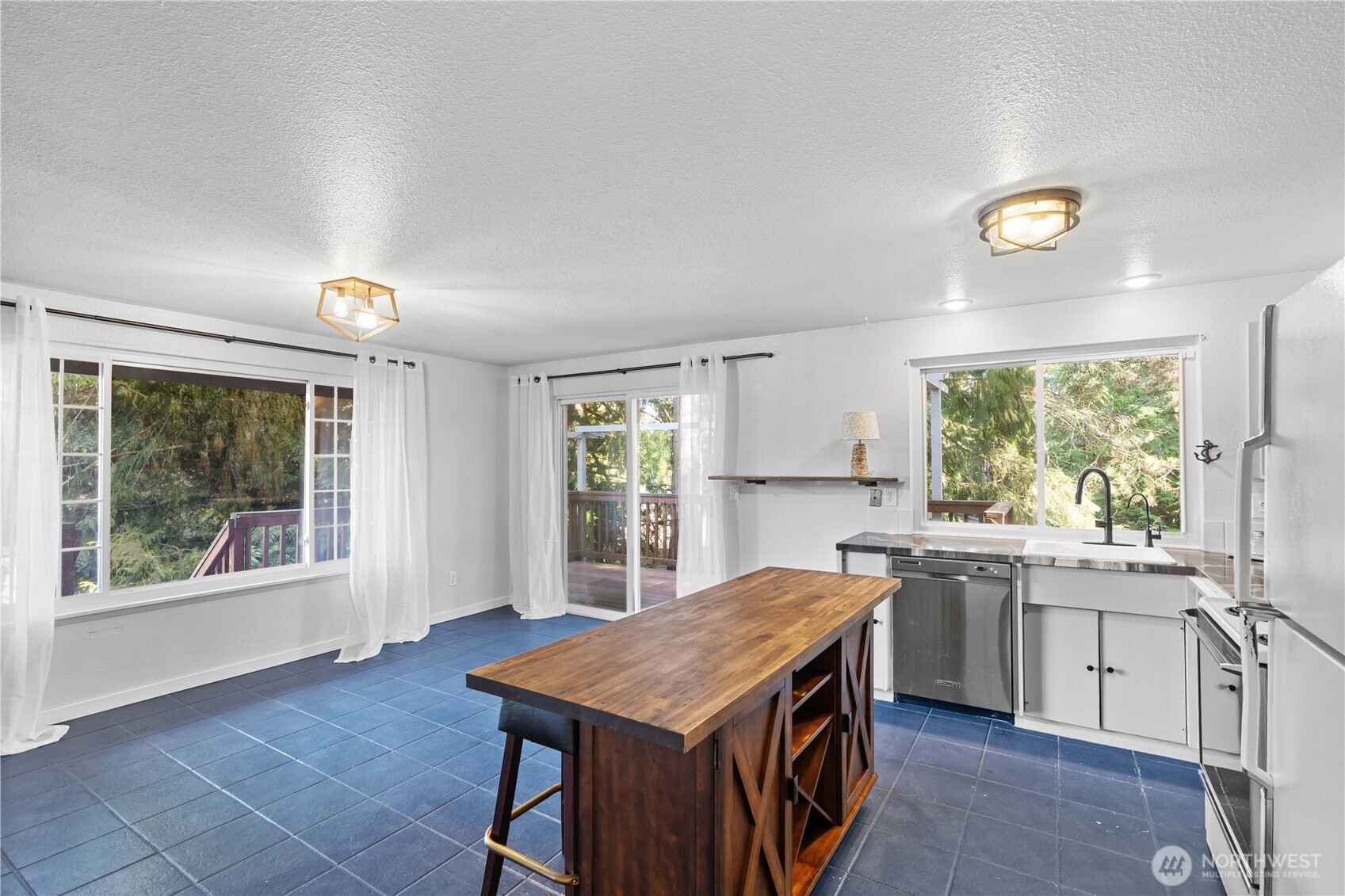 2507 Crater Lake Court