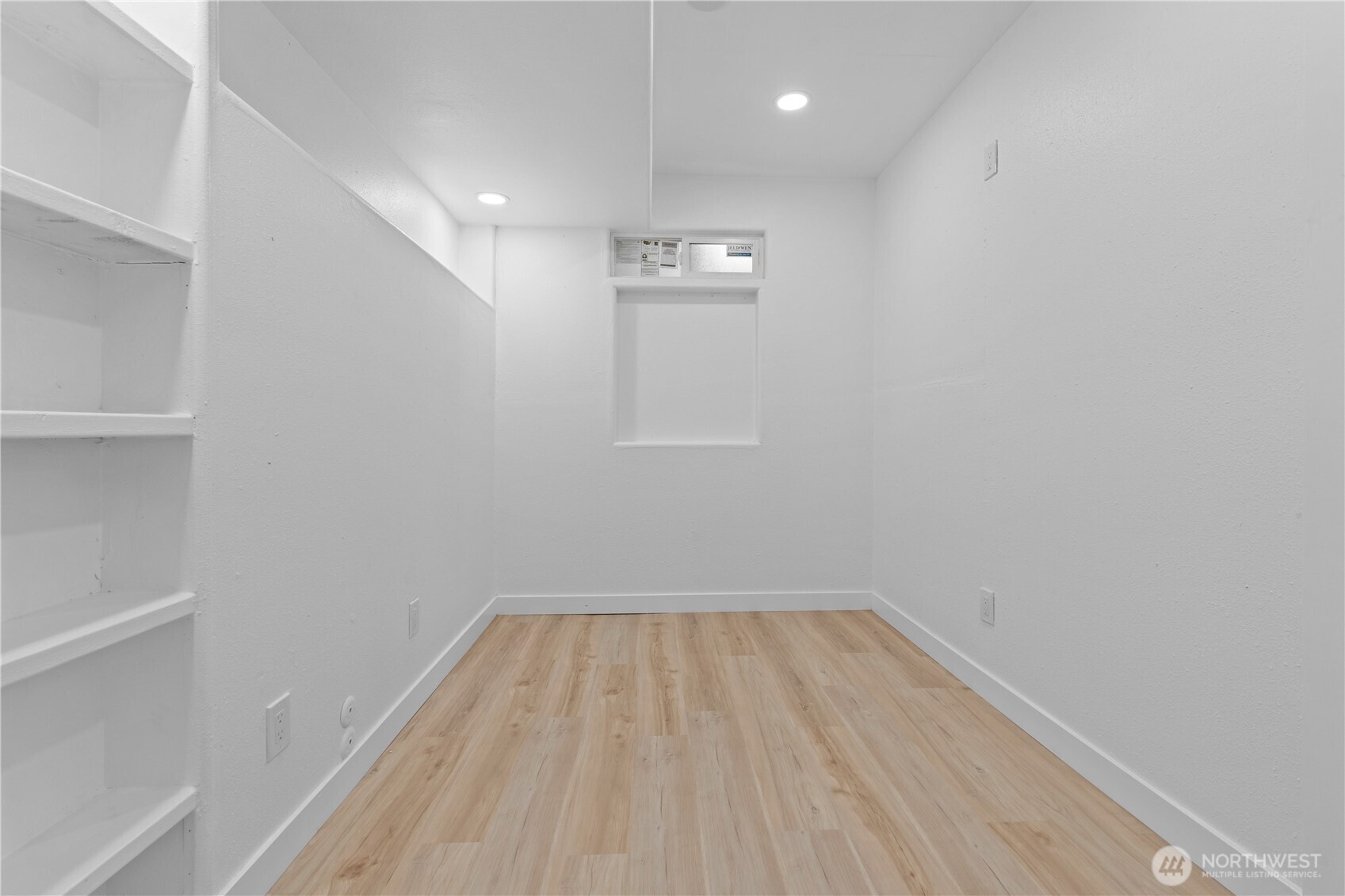16015 13th Avenue E