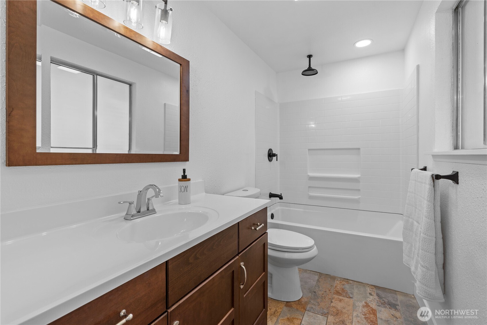 16015 13th Avenue E