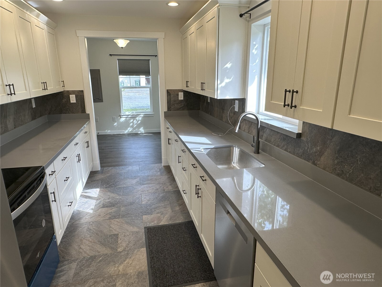 507 Center St W