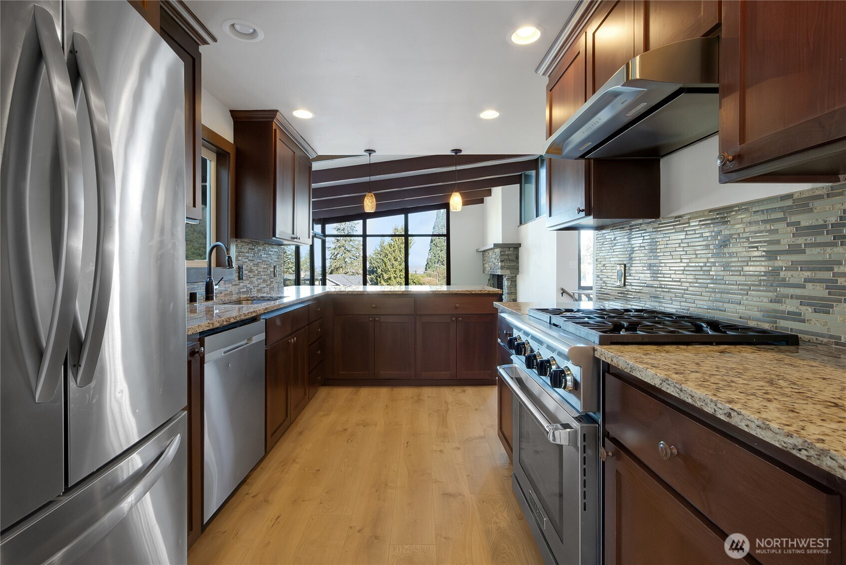 8726 Fruitland Avenue E