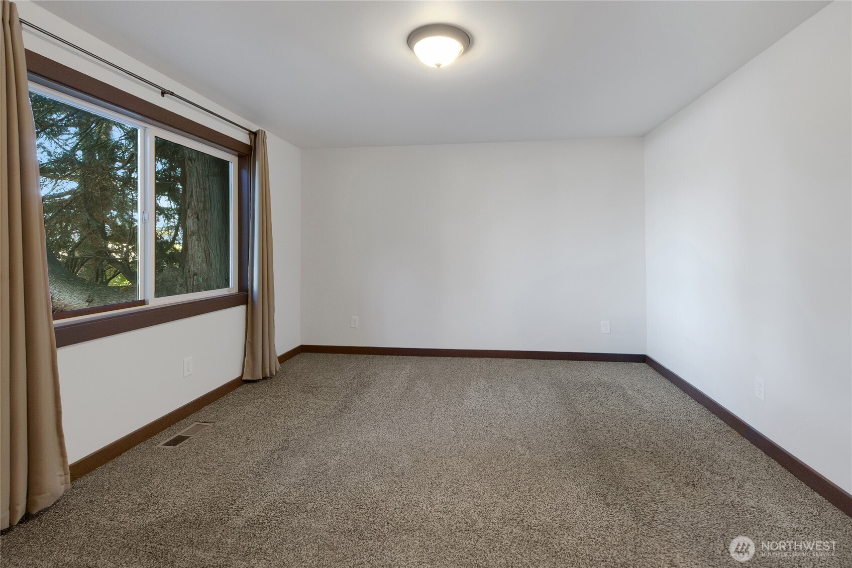 8726 Fruitland Avenue E