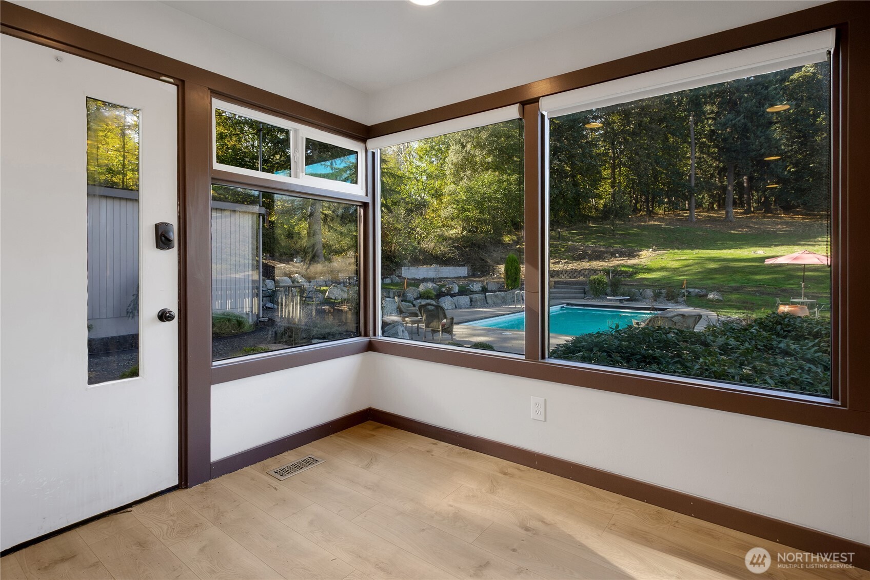 8726 Fruitland Avenue E