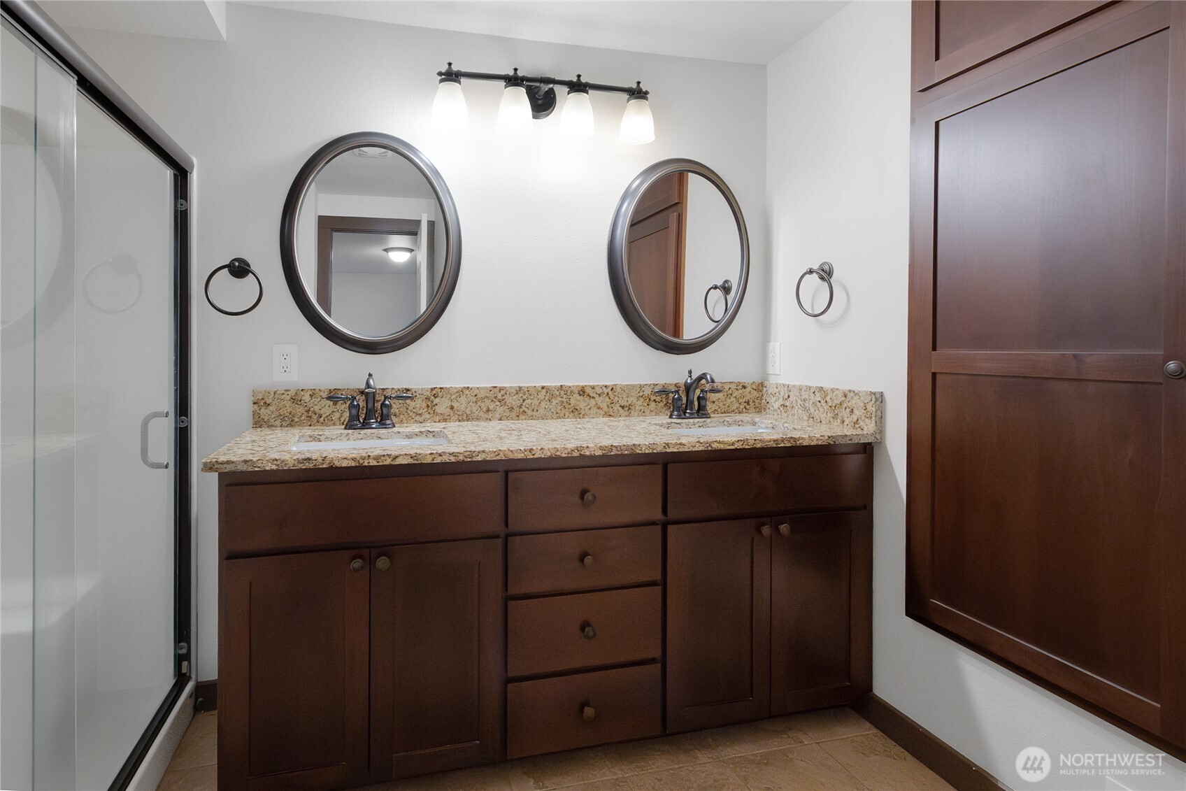 8726 Fruitland Avenue E